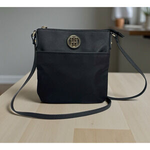 Vintage Y2K 90s Tommy Hilfiger Signature Logo Crossbody Purse Black Bag Square